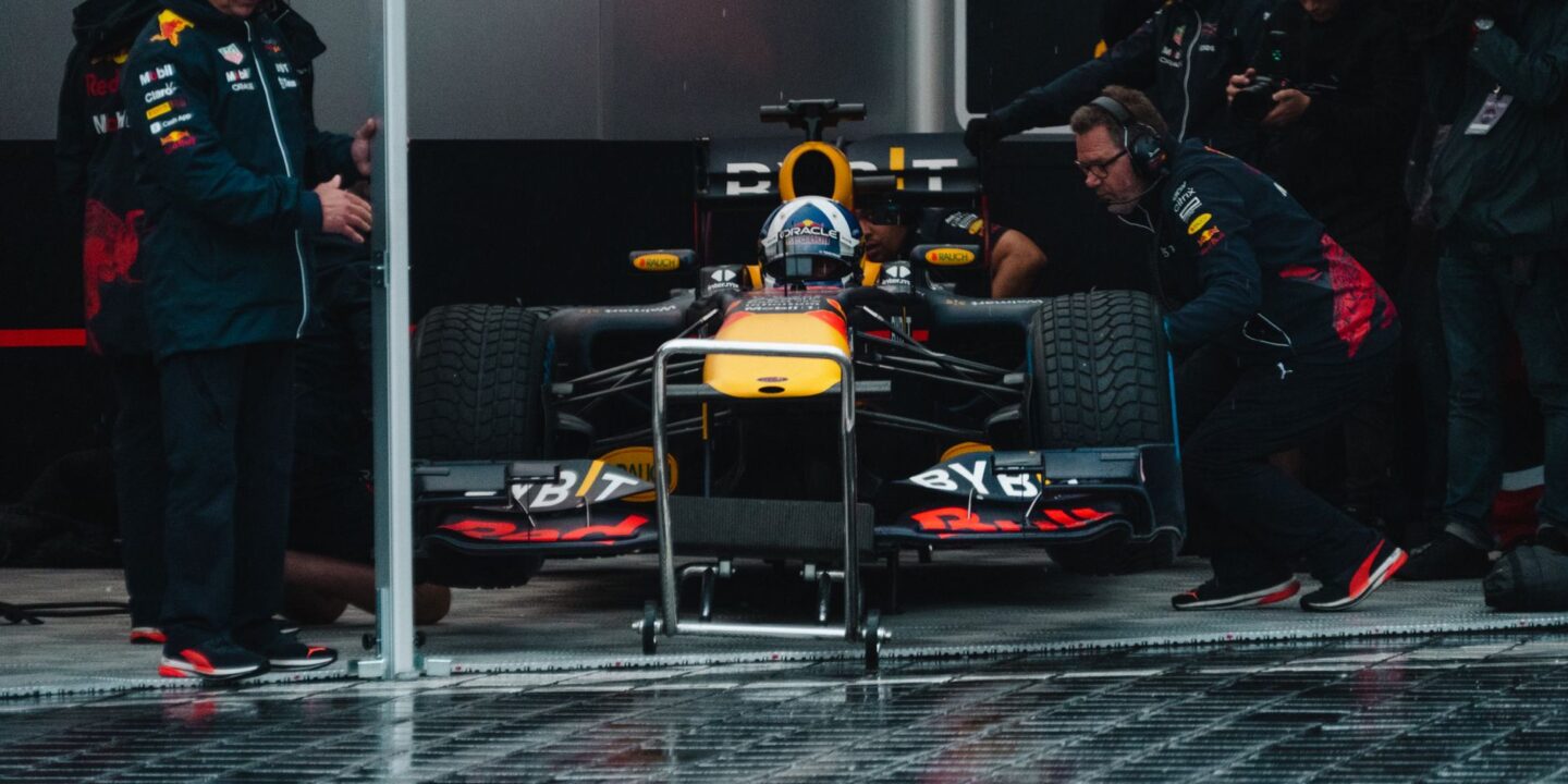 F1 2027 Pilot Piyasası: Koltuk Hareketleri ve Perde Arkası Söylentiler